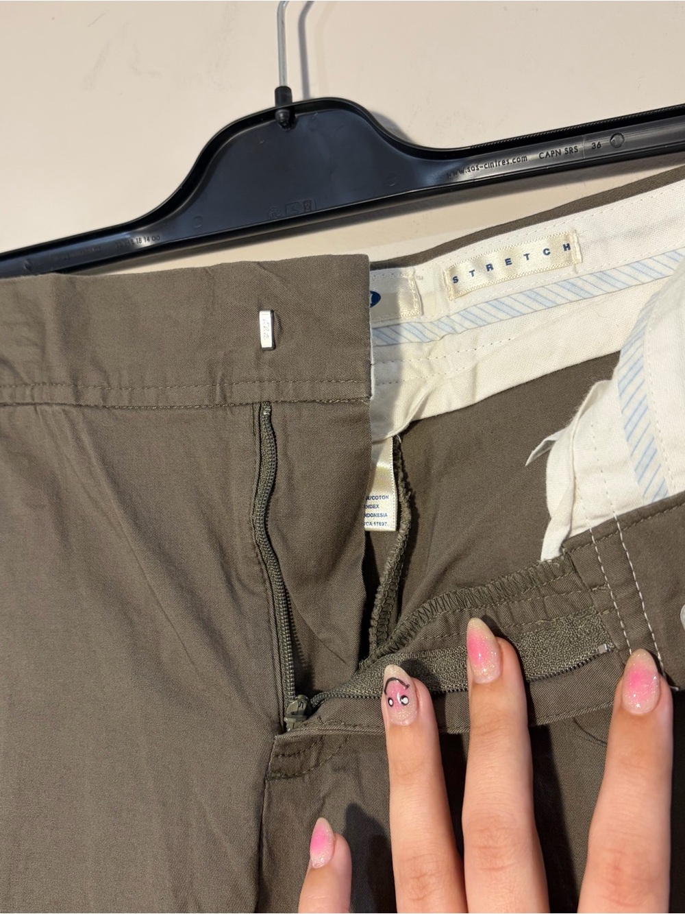 Old Navy Men's Olive Chino Pants - Picture 4 of 6